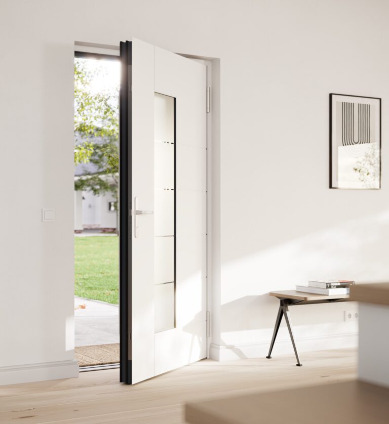 Heller Eingangsbereich mit geöffneter weißer Haustür mit Glaseinsatz, durch die Tageslicht und der Blick in den Garten fallen, eingerahmt von modernen Bildern und einer schlichten Sitzbank